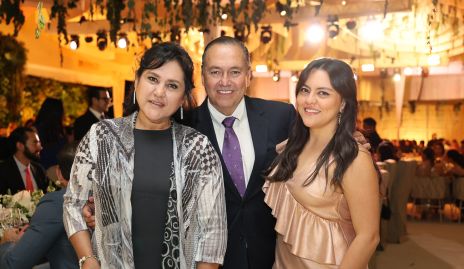  Ruth de la Torre, Juan Carlos y Fernanda Valle.