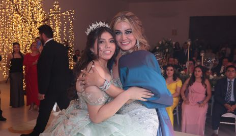  Bárbara Sophia con su mamá Karina Rodríguez.