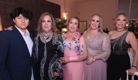  Carlos Salas, Vicky Villaseñor, María López, Elena Narváez y Carla López.