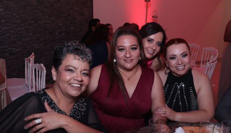  Endelina Gámez, Cristina Gámez, Andrea Rodríguez y Carla Gámez.