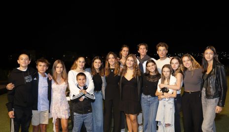  Martina Benavente con sus primos y amigos de San Luis.