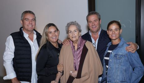  Miguel Benavente, Daniela Benavente, Marcela Borbolla, Juan Benavente y Marcela Benavente.