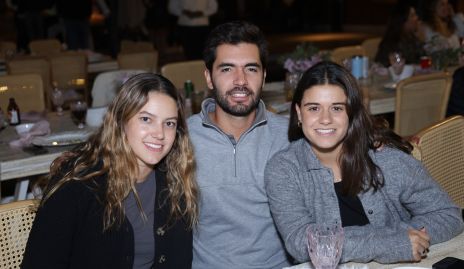  Renata Fernández, Juan Pablo Quintero e Isabel Pizzutto.