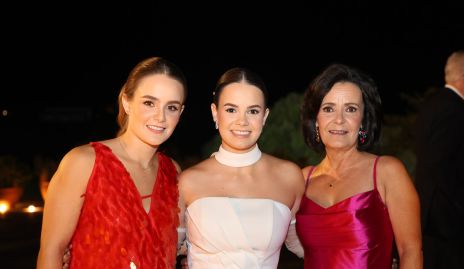  Begoña Carrillo, Regina Carrillo y Gabriela Valverde.