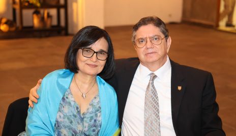 María Elena y Gabriel Robles.