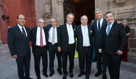 Los papás de los novios con sus amigos, Jesús Curiel, Manuel Villasuso, Arturo González, Ricardo Andrés, Alfonso Carrillo, Rafael Tobías y Luis Gerardo Ortuño.