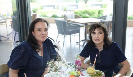  Ana Luisa Argüelles y Laura Acebo.