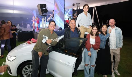  Patricio Aguillón con su familia, Alejandro y Alejandro Aguillón, Aleshka Pérez, Fabiola Aguillón y Thomas.