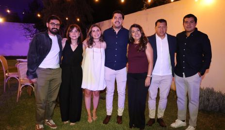 Los novios con sus papás y hermanos.