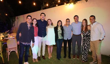 Aníbal Romero, Andrea Hernández, Jesús Espino, Fabiola Orta, Carlos Alvarado, Pepe Calvillo y Rox con los futuros esposos.