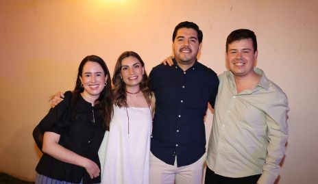  Sofía y Luis con Sofía y Adrián Sánchez.