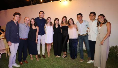  Sofía Rodríguez y Luis Portugal con la familia Cadena.