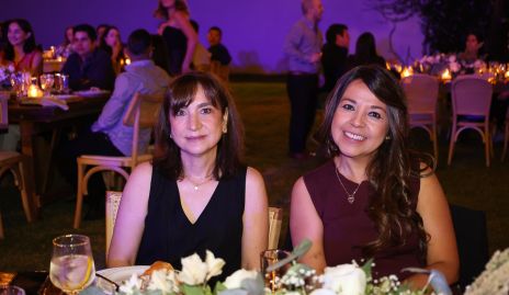  Pina Cadena y Laura, mamás de los novios.