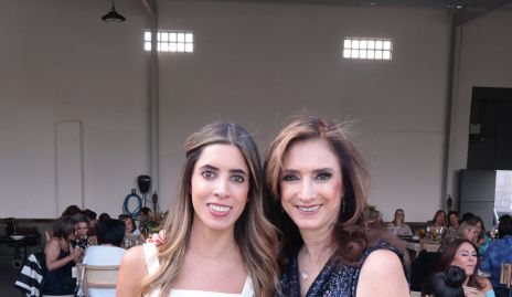  Daniela Güemes con su mamá Martha Abud.