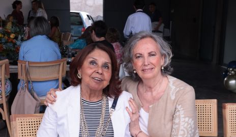  María Contreras y Carmelita Reynoso.