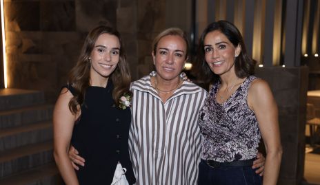 Maricarmen del Valle, Karina Ramos y Came Stevens.