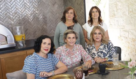 Carmenchu Motilla, Carla Serna, Paty González, Gabriela Portillo y Sandra Galván.