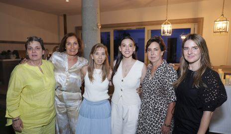 Sofía Hunter, Maru Puente, Mercedes Hunter, Ale Morales, Ana Hunter y Maru Hunter.
