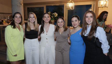  María Meade, Ale Álvarez, Ale Morales Hunter, María José Torres, Ana Gaby Villalba y Carla Toranzo.