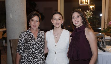  Ana Hunter con sus hijas Ale y Ana Morales.