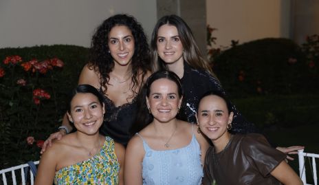  Regina Oliva, Ceci Desouches, Mariana Romo, Andrea Alfaro y Kaori Delgado.