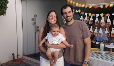 Gabriela González y José Luis Hernández con su hijo Joaquín.