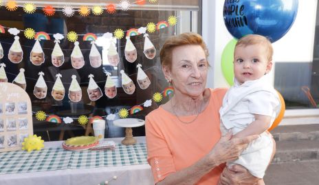  Yuya Marti con su bisnieto Joaquín Hernández.