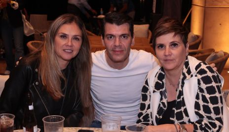  Beatriz Villegas, Diego Vivanco y Claudia Hinojosa.