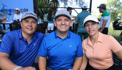  Luis Antonio Hernández, Mario Moreno y Mari González.