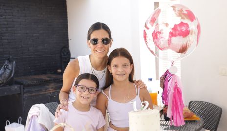  Gaby Labastida con sus hijas Gaby e Isa Molina.
