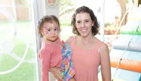  Sara González y Regina Vargas.