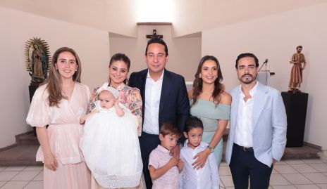  Valeria Villarreal, Verónica Romero, Ángel Torres, Marcela Díaz Infante, José Luis Villaseñor, Ángel Torres y José María Villaseñor con Rafaela.