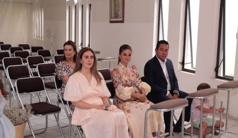  Valeria Villarreal, Ángel Torres y Verónica Romero, padrinos de Rafaela.