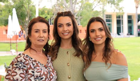  Gabriela Andrés con sus hijas Gabriela y Marcela Díaz Infante.