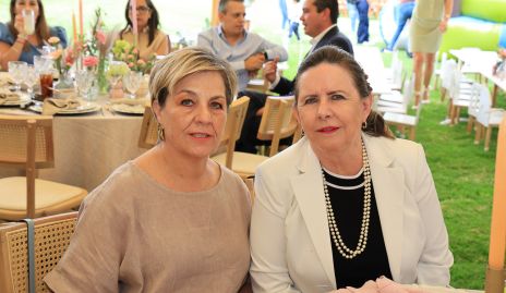  Isabel González y Rosy Somohano.