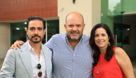  Los hermanos José Luis, Armando y Daniela Villaseñor Celis.