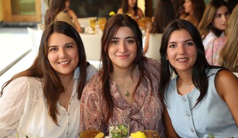  Diana Villanueva, Pili Villanueva y Mimí Navarro.