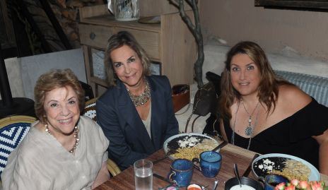 Martha Elena Ocejo, Alejandra Medina y Marie Díaz Infante.