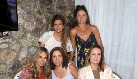  Lourdes López, María José López, María José Pedrero, María José Abaroa y Gaby Artolózaga.