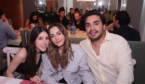  Carolina Navarro, Renee Nieto y Enrique Guzmán.