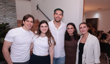  Diego Padilla, Ana Meade, Carlos Esparza, Paulina Valle y Tamara Esparza.