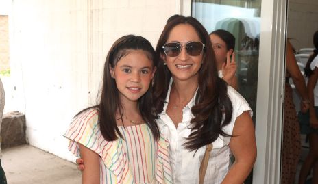  Emilia Hernández Flores y Genoveva Flores.