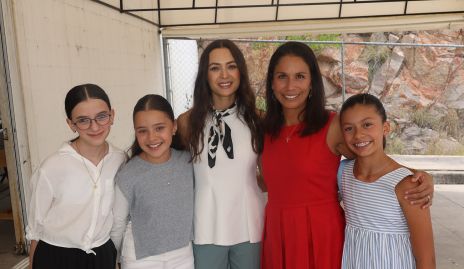  María Paula, Regina, Fabiola, Elia y Emilia.