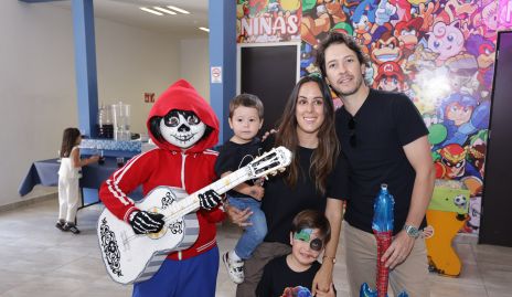  Carlo Dibildox, Clau Antunes, Luca Dibildox y Mauricio Dibildox.