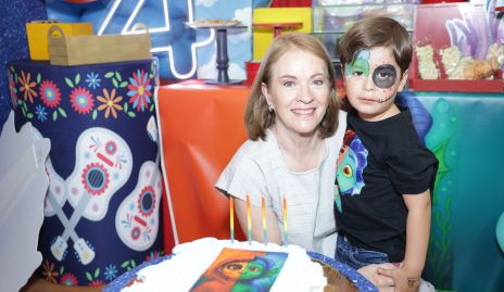  Rocío Gómez con su nieto Luca Dibildox.