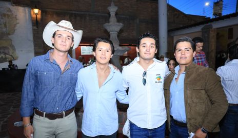  Fabricio Asencio, Gael Tobías, Luca y Alexis Vega.