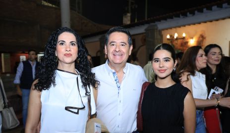  Mariela Quezada, Francisco y Fernanda Araujo.