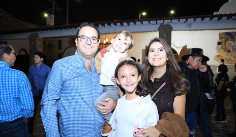  Diego Valdés, Diego Valdés, Danna Valdés y Lu Castelo.