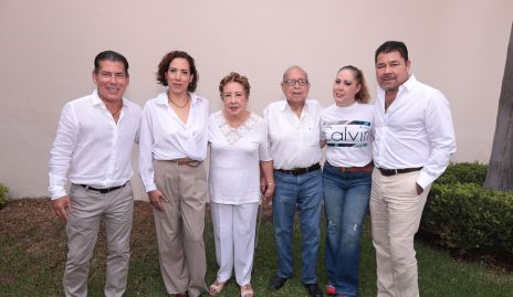  Joel Armendáriz, Gaby Armendáriz, Rosy Gallardo, Joel Armendáriz, Marce Armendáriz y Jorge Armendáriz.