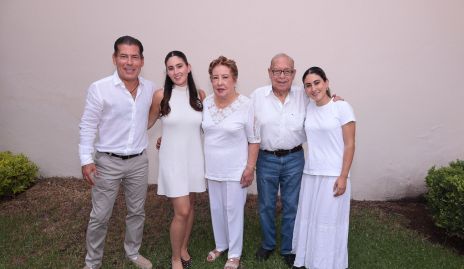  Joel Armendáriz, Regina Armendáriz, Rosy Gallardo, Joel Armendáriz y Daniela Armendáriz.